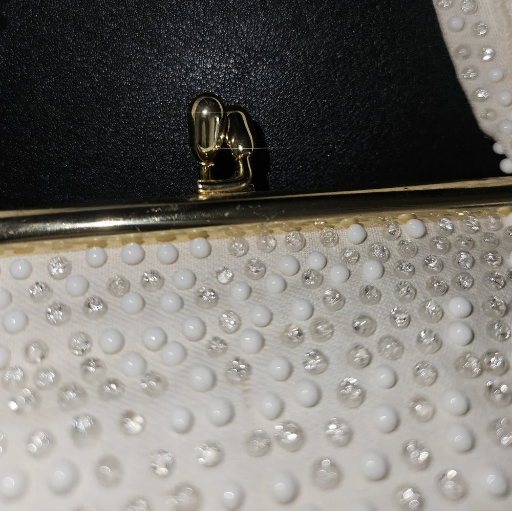 Vintage 50's Lumured Ivory Beaded Kiss-Lock Top Handle Evening Bag
